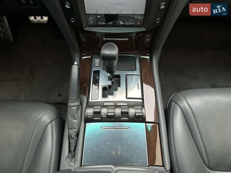 Позашляховик / Кросовер Lexus LX 2008 в Чернівцях