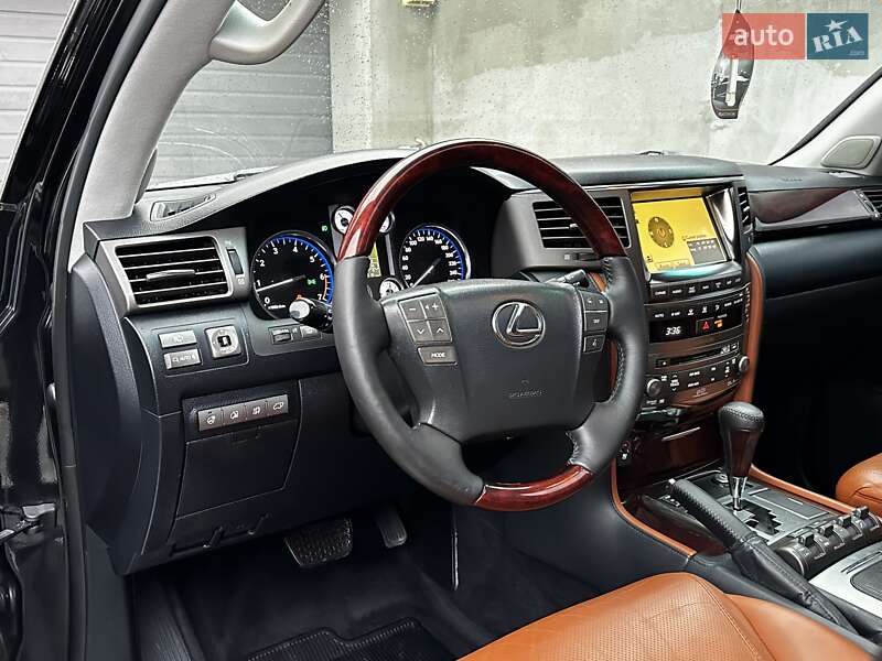 Внедорожник / Кроссовер Lexus LX 2011 в Тернополе