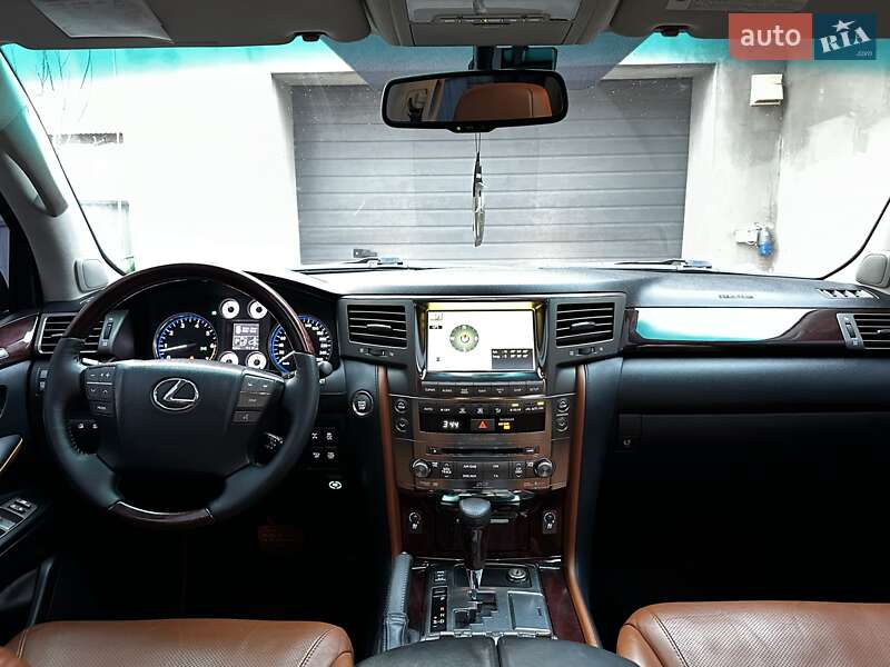Внедорожник / Кроссовер Lexus LX 2011 в Тернополе