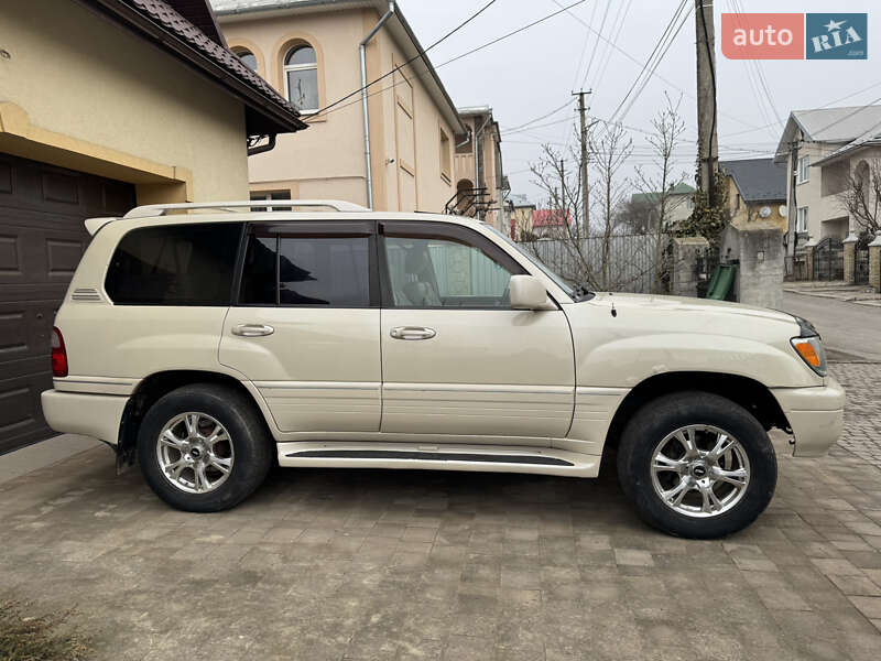 Lexus LX 2005