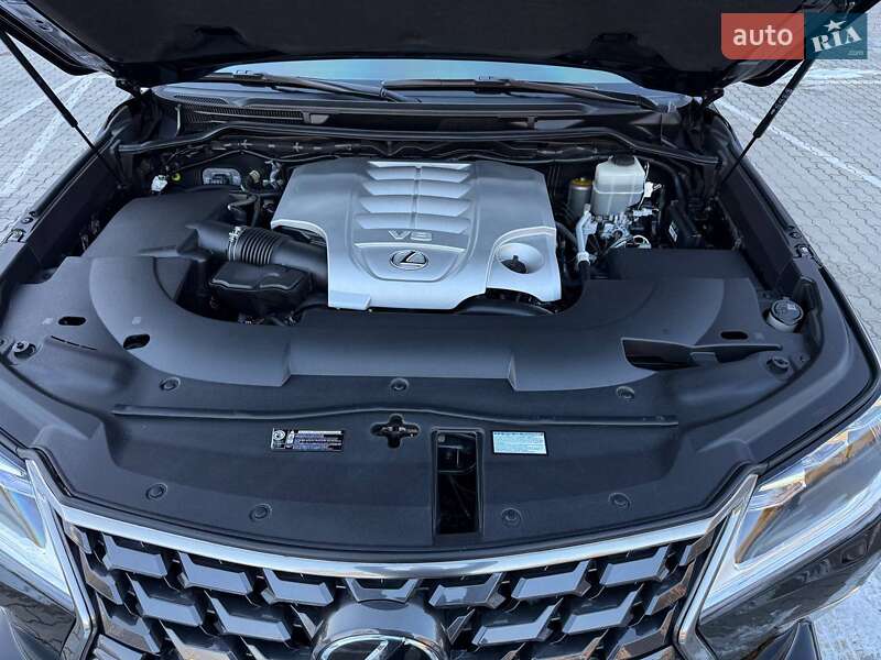 Позашляховик / Кросовер Lexus LX 2016 в Рівному