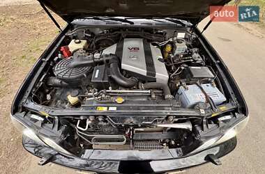 Внедорожник / Кроссовер Lexus LX 2003 в 