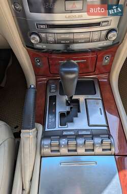 Позашляховик / Кросовер Lexus LX 2008 в 