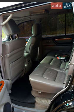Внедорожник / Кроссовер Lexus LX 2004 в 