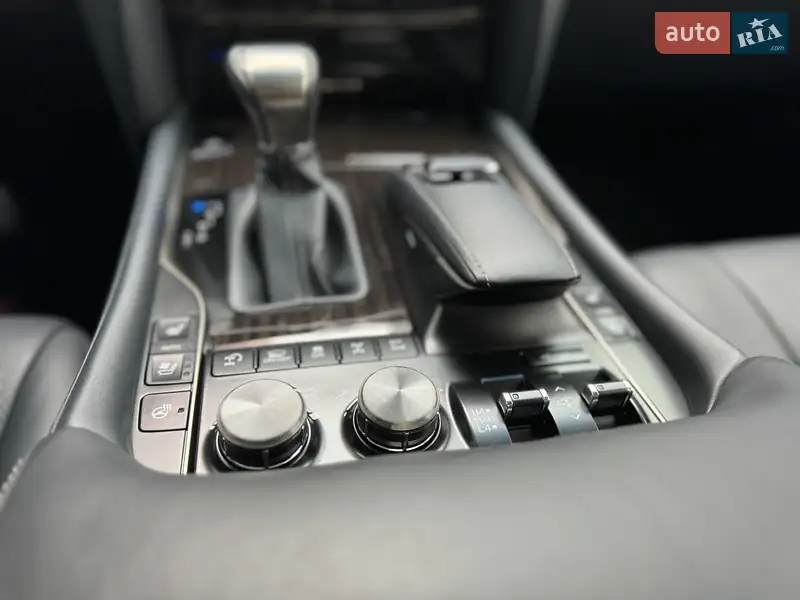 Позашляховик / Кросовер Lexus LX 2019 в 