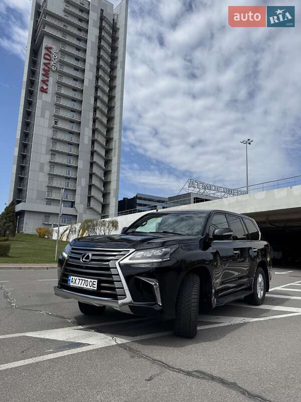 Внедорожник / Кроссовер Lexus LX 2016 в 