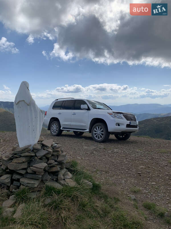 Внедорожник / Кроссовер Lexus LX 2008 в 