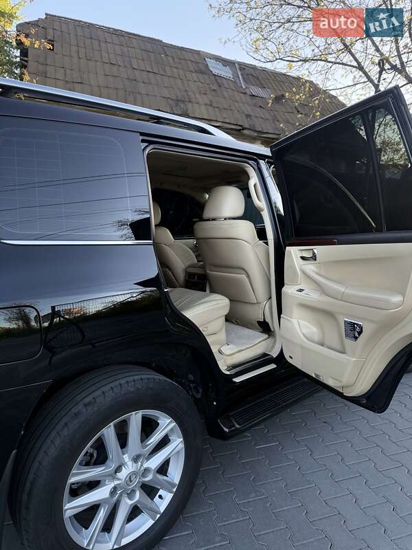 Позашляховик / Кросовер Lexus LX 2008 в Чернівцях