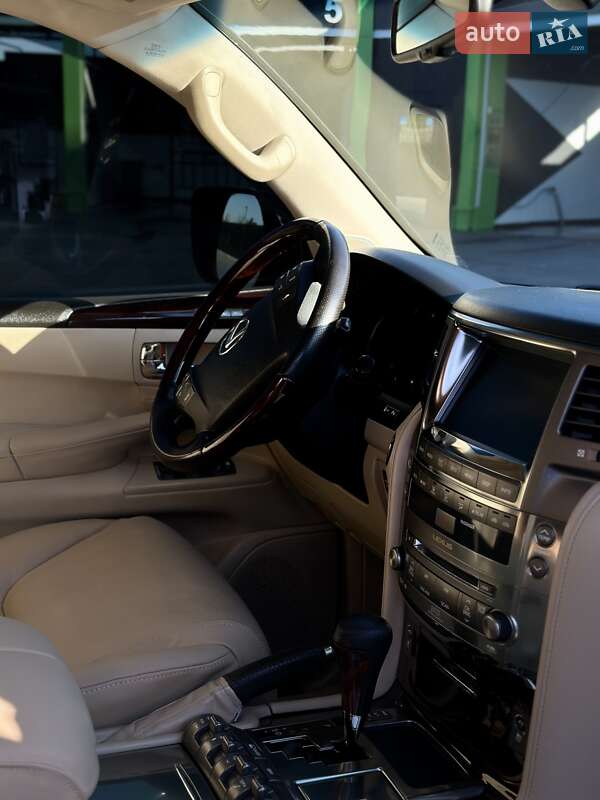 Позашляховик / Кросовер Lexus LX 2008 в Чернівцях