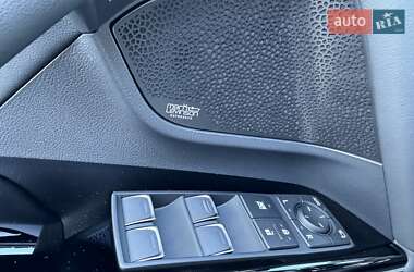 Позашляховик / Кросовер Lexus LX 2022 в 