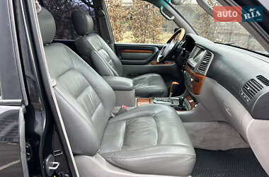 Позашляховик / Кросовер Lexus LX 2004 в 