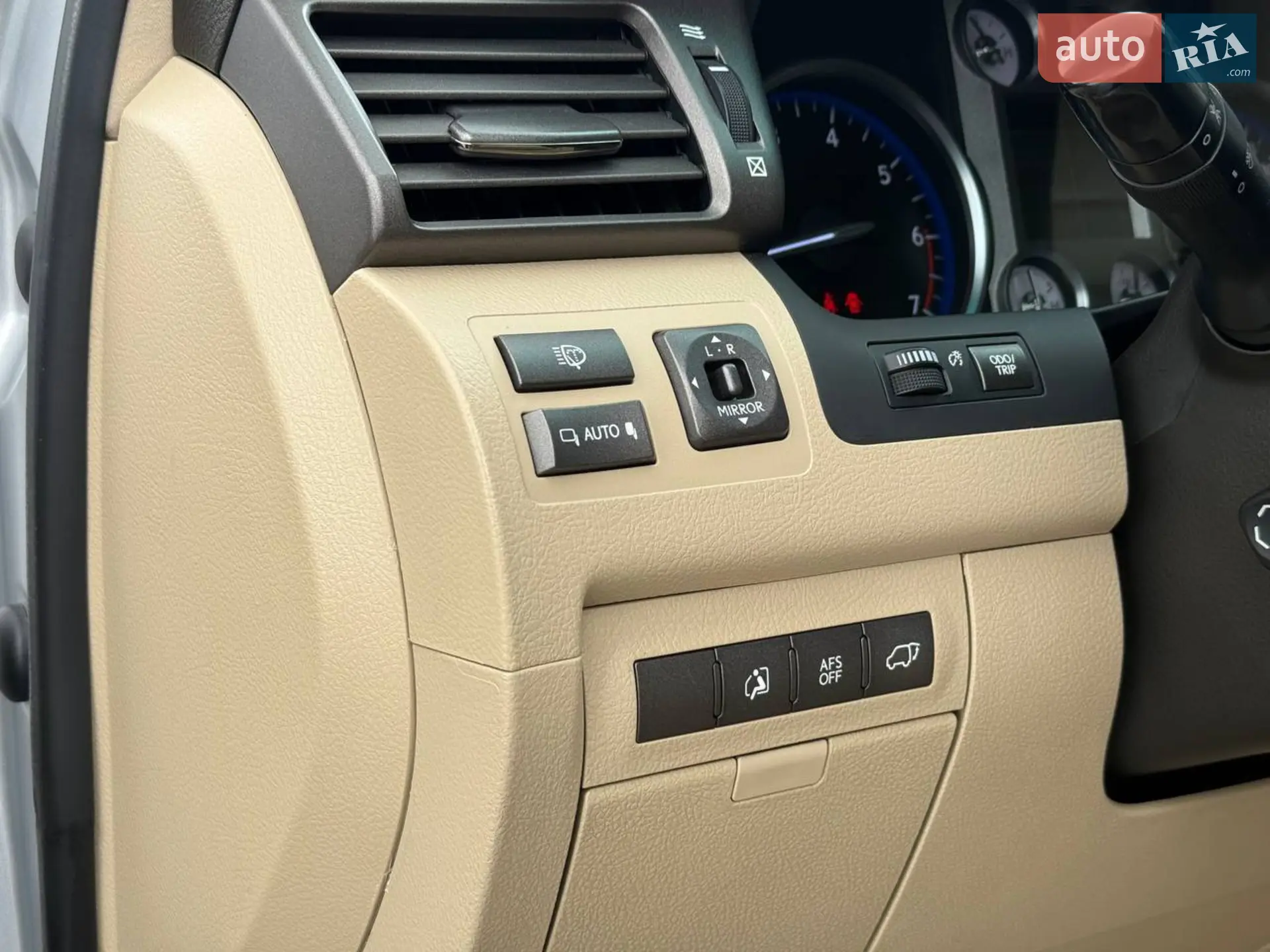 2010 Lexus LX - мініатюра 21