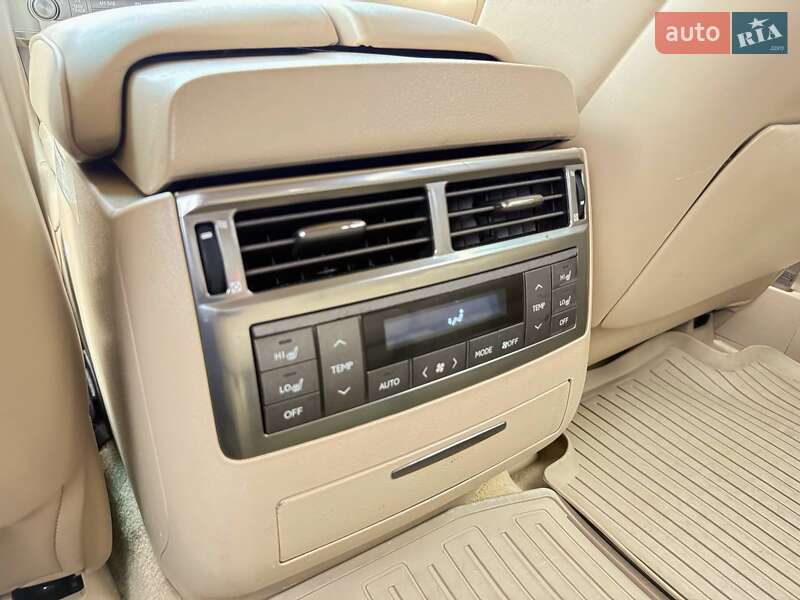 Позашляховик / Кросовер Lexus LX 2010 в Рівному