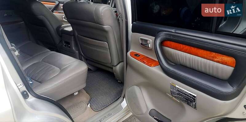 Внедорожник / Кроссовер Lexus LX 2006 в 