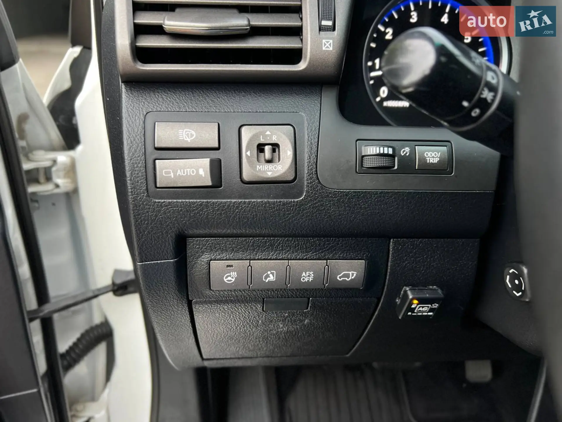 2011 Lexus LX - мініатюра 21