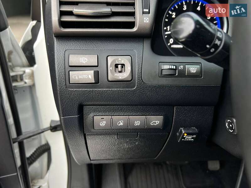 Внедорожник / Кроссовер Lexus LX 2011 в Одессе