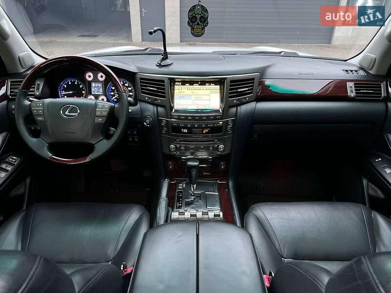 Внедорожник / Кроссовер Lexus LX 2011 в Одессе