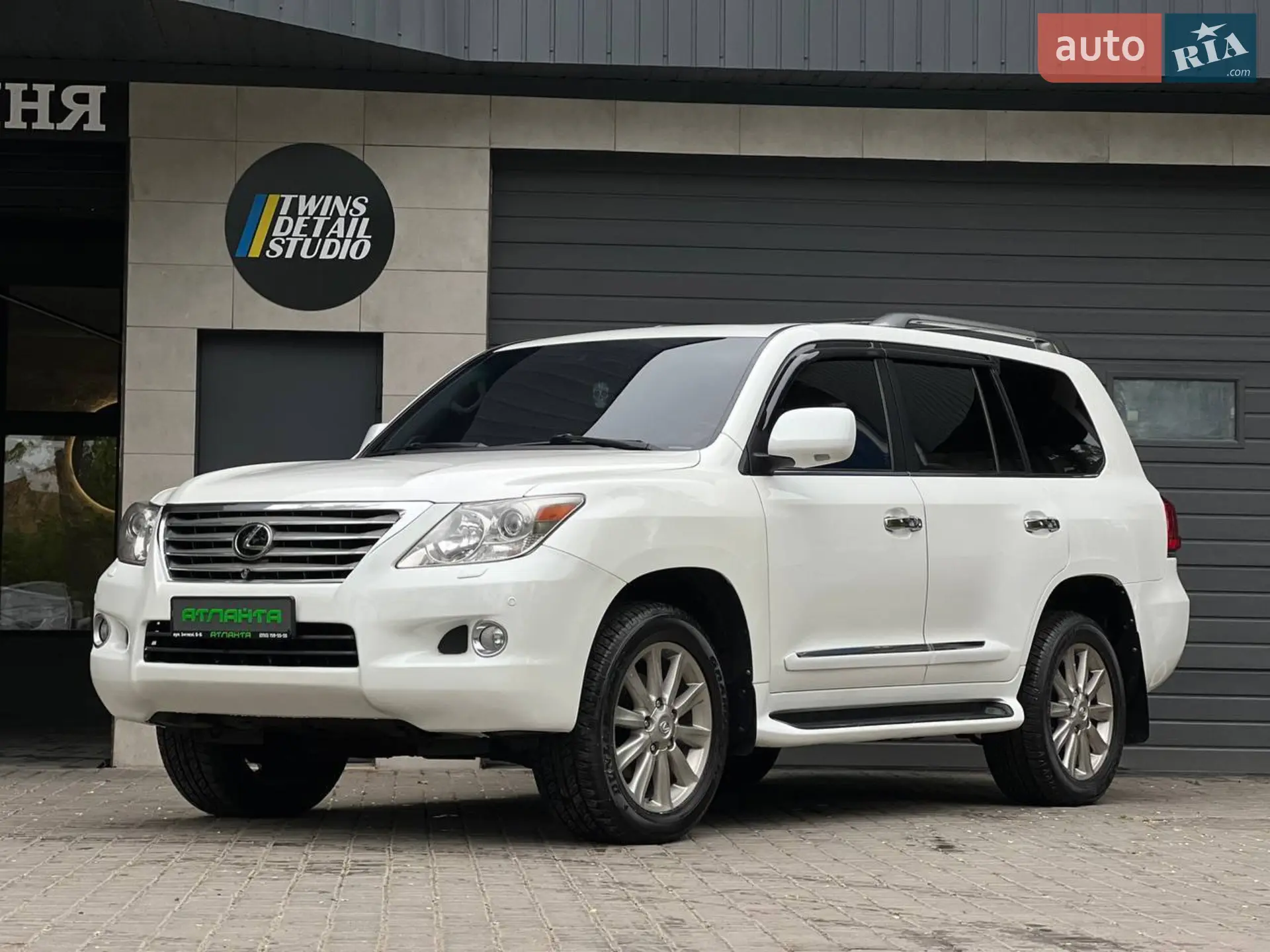 2011 Lexus LX - мініатюра 2
