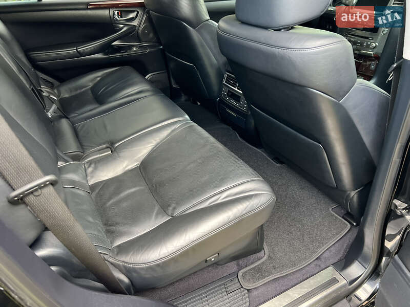 Позашляховик / Кросовер Lexus LX 2011 в Києві