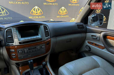Позашляховик / Кросовер Lexus LX 2005 в 