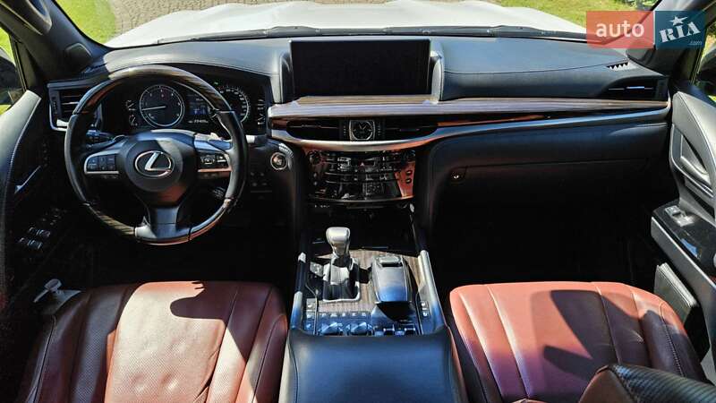 Внедорожник / Кроссовер Lexus LX 2019 в Сваляве