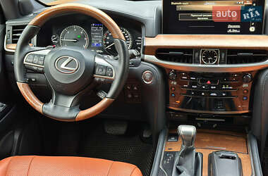 Внедорожник / Кроссовер Lexus LX 2017 в 