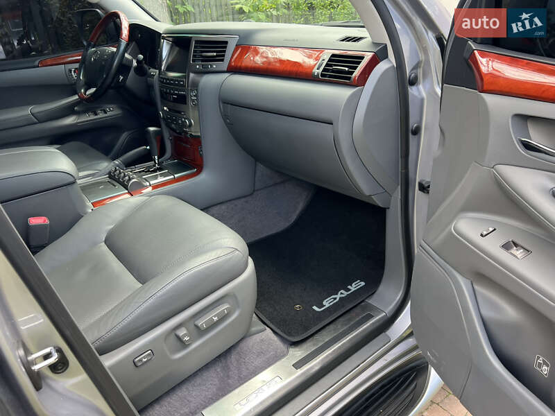 Позашляховик / Кросовер Lexus LX 2008 в Києві