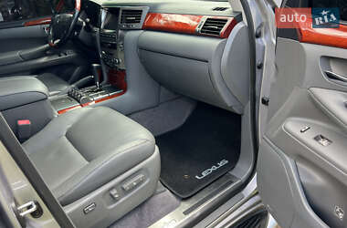 Внедорожник / Кроссовер Lexus LX 2008 в 