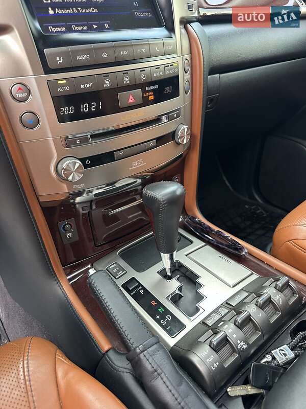 Позашляховик / Кросовер Lexus LX 2014 в Києві