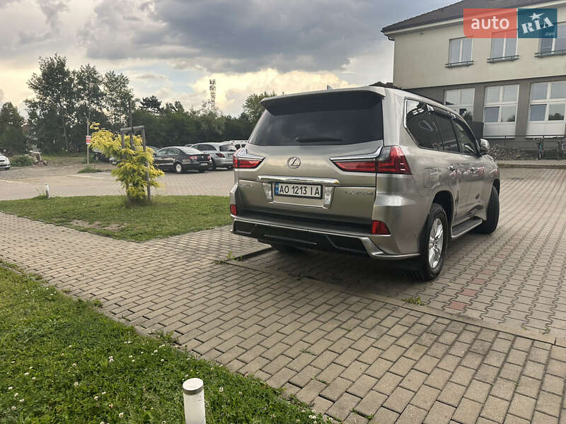Внедорожник / Кроссовер Lexus LX 2016 в Рахове