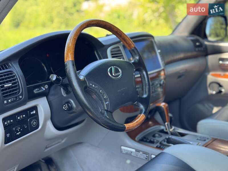 Позашляховик / Кросовер Lexus LX 2005 в Косові