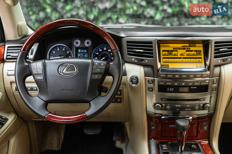 Внедорожник / Кроссовер Lexus LX 2010 в Одессе
