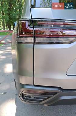 Позашляховик / Кросовер Lexus LX 2023 в 