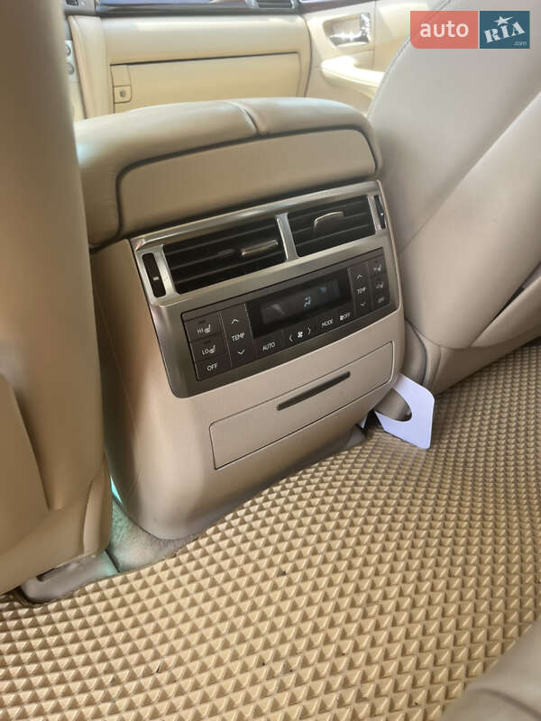 Позашляховик / Кросовер Lexus LX 2011 в Львові