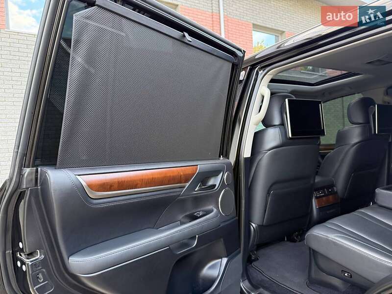 Позашляховик / Кросовер Lexus LX 2016 в Рівному
