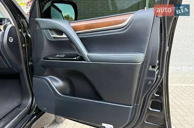 Позашляховик / Кросовер Lexus LX 2016 в 