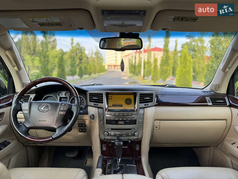 Внедорожник / Кроссовер Lexus LX 2011 в Киеве