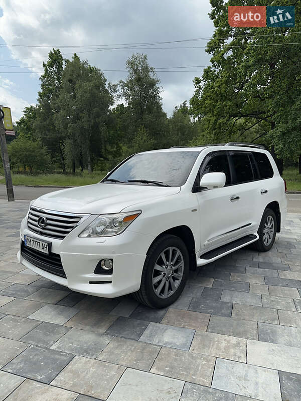 Lexus LX 2011