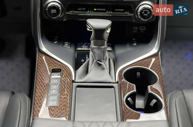 Позашляховик / Кросовер Lexus LX 2023 в 