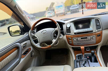 Внедорожник / Кроссовер Lexus LX 2006 в 