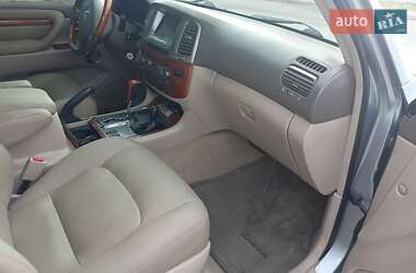 Внедорожник / Кроссовер Lexus LX 2004 в 