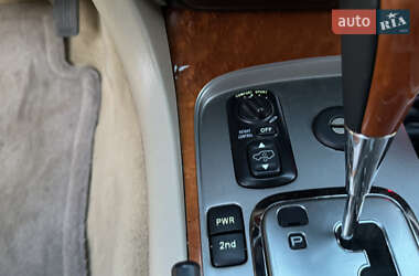 Внедорожник / Кроссовер Lexus LX 2006 в 