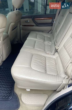 Внедорожник / Кроссовер Lexus LX 2004 в 