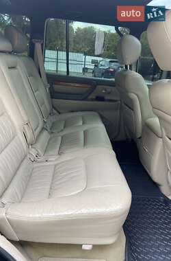 Внедорожник / Кроссовер Lexus LX 2004 в 