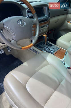 Внедорожник / Кроссовер Lexus LX 2004 в 