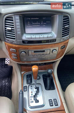 Внедорожник / Кроссовер Lexus LX 2004 в 