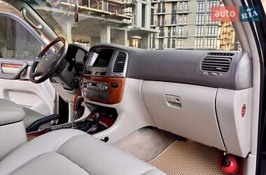 Внедорожник / Кроссовер Lexus LX 2003 в 