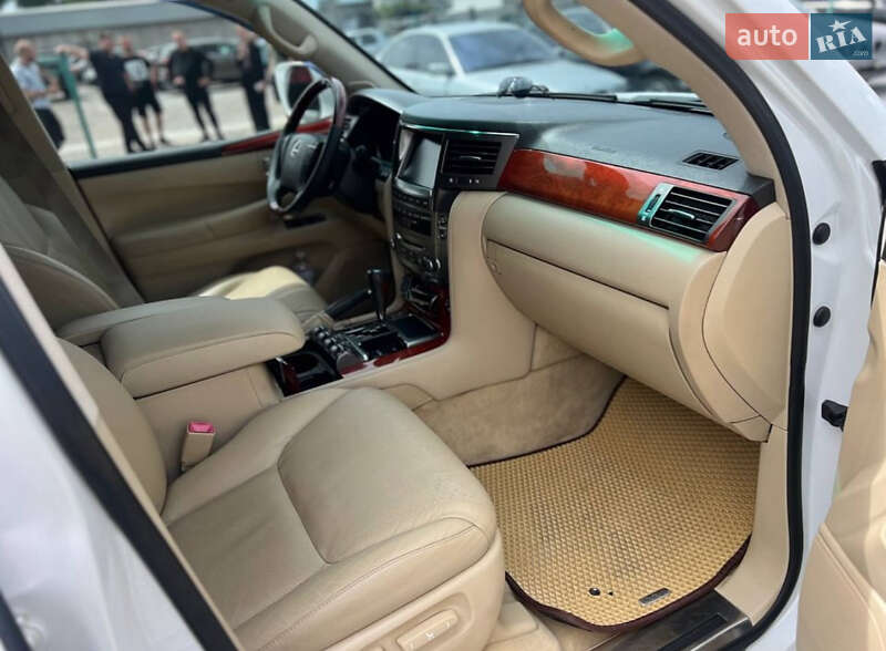 Позашляховик / Кросовер Lexus LX 2008 в Рівному