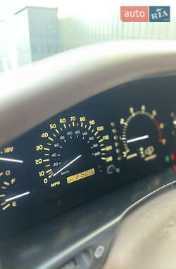 Внедорожник / Кроссовер Lexus LX 2001 в 