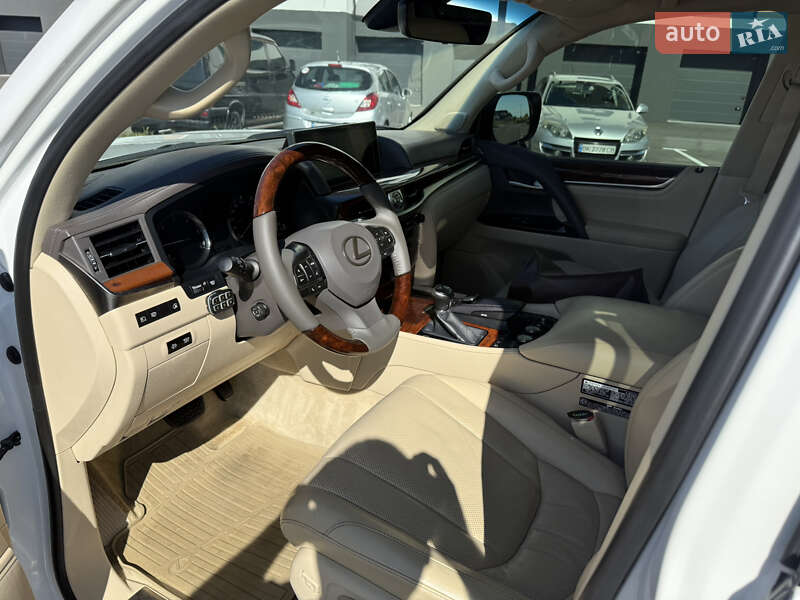 Внедорожник / Кроссовер Lexus LX 2016 в Ровно